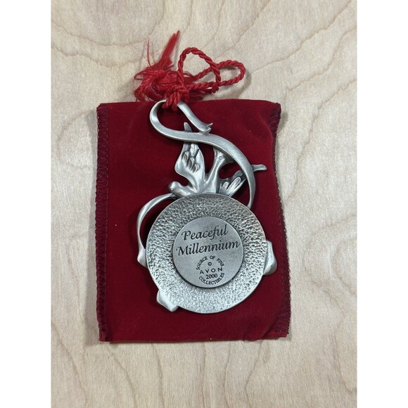 2000 AVON VINTAGE PEACEFUL MILLENNIUM PEWTER ORNAMENT WITH ORIGINAL BOX! - Picture 2 of 4